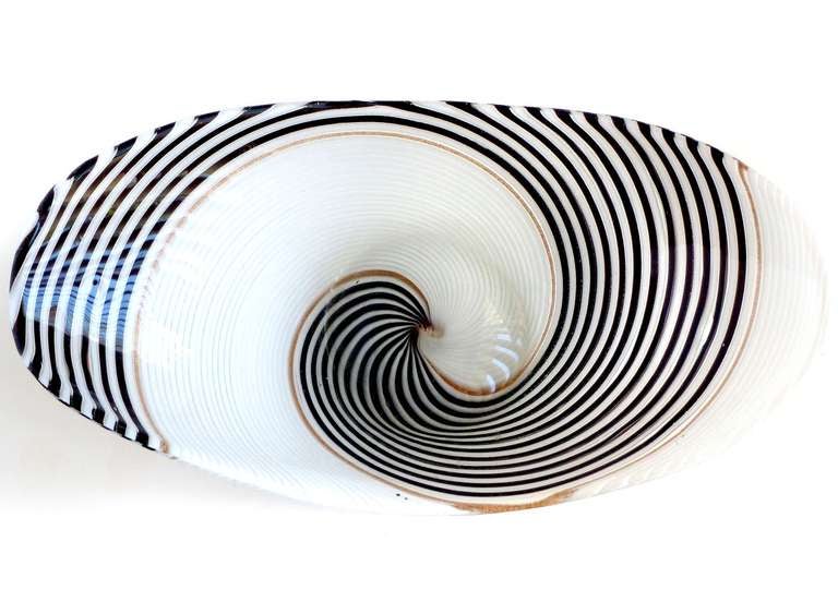 Murano Dino Martens for Aureliano Toso Black White Italian Art Glass Vase Bowl In Excellent Condition In Kissimmee, FL