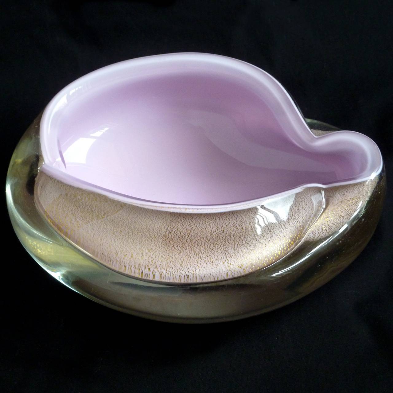 Hand-Crafted Alfredo Barbini Murano Lavender Soft Purple Gold Flecks Italian Art Glass Bowl