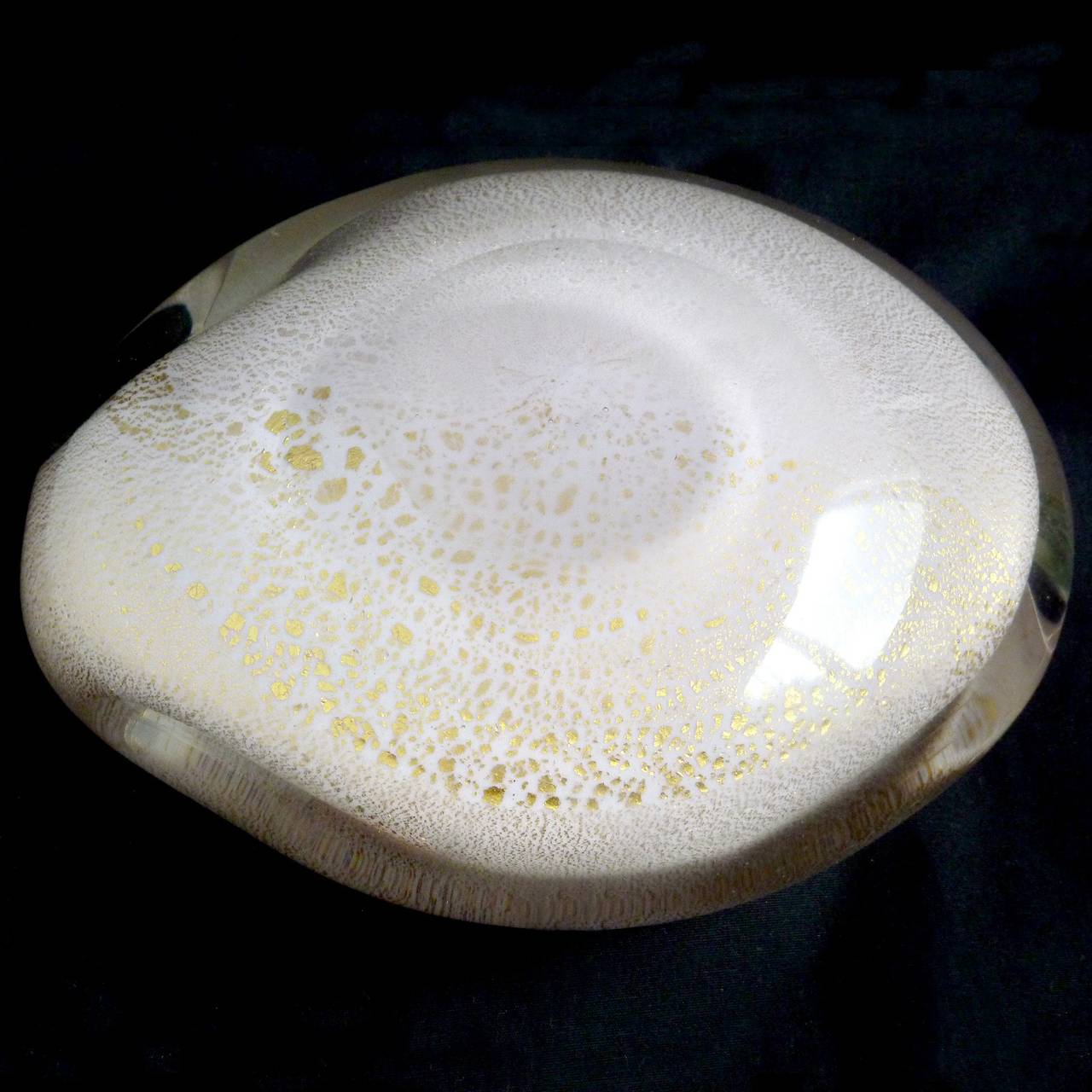 Alfredo Barbini Murano Lavender Soft Purple Gold Flecks Italian Art Glass Bowl In Excellent Condition In Kissimmee, FL
