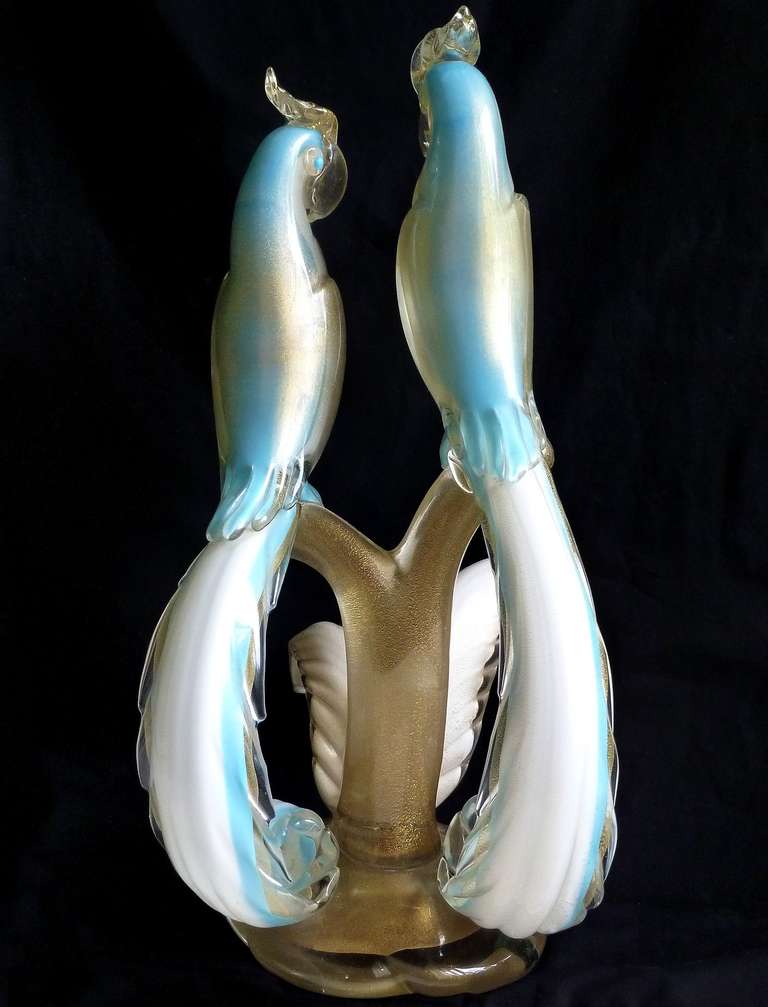 Alfredo Barbini Murano Gold Flecks Italian Art Glass Parrot Birds Sculpture In Excellent Condition In Kissimmee, FL