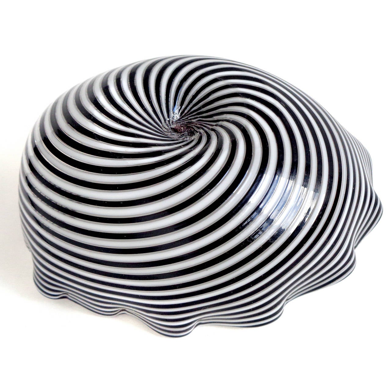 Mid-Century Modern Dino Martens Aureliano Toso Murano Black White Ribbons Italian Art Glass Bowl