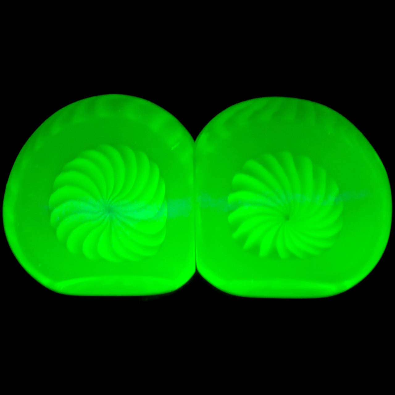Galliano Ferro Murano Vaseline Green Swirl Design Italian Art Glass Bookends In Excellent Condition In Kissimmee, FL