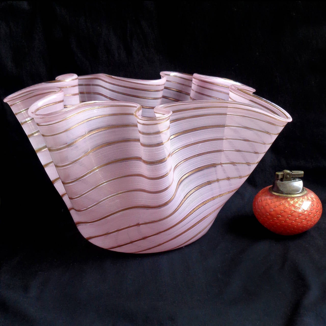 Free shipping worldwide! See details below description.

Amazing large Murano handblown pink and aventurine flecks filigrana ribbons art glass fazzoletto vase. Documented to designer Dino Martens for Aureliano Toso. Great centerpiece for your