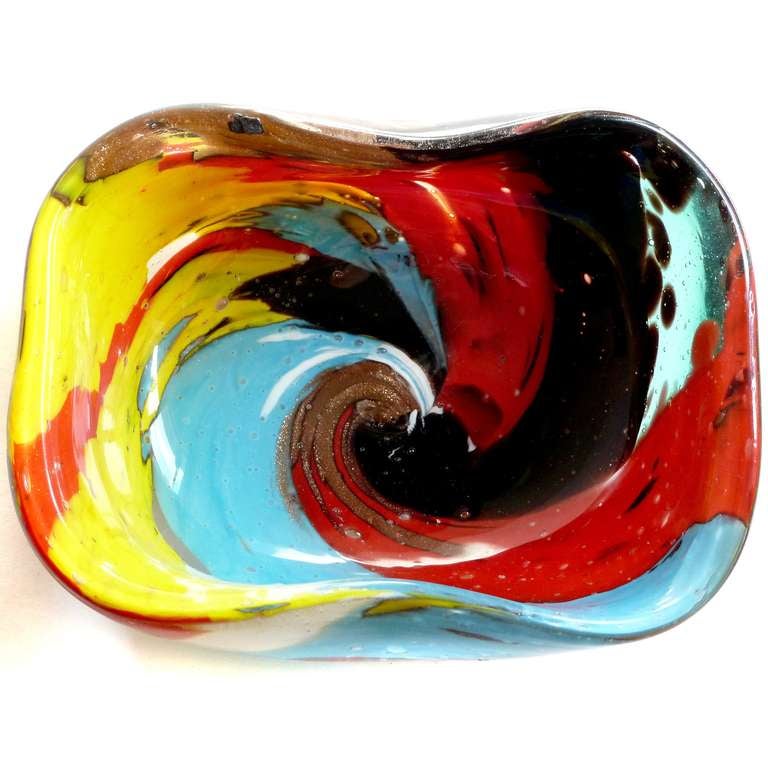 Beautiful Murano Multicolor and Aventurine Flecks Swirling Art Glass Jewelry or Ring Dish. Attributed to designer Dino Martens for Aureliano Toso. The piece has very bright colors, in red, yellow, blue and black, along with a splash of glitter from