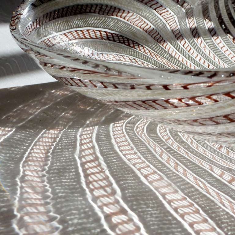 Mid-20th Century Fratelli Toso Murano Zanfirico Ribbons Aventurine Flecks Italian Art Glass Bowl