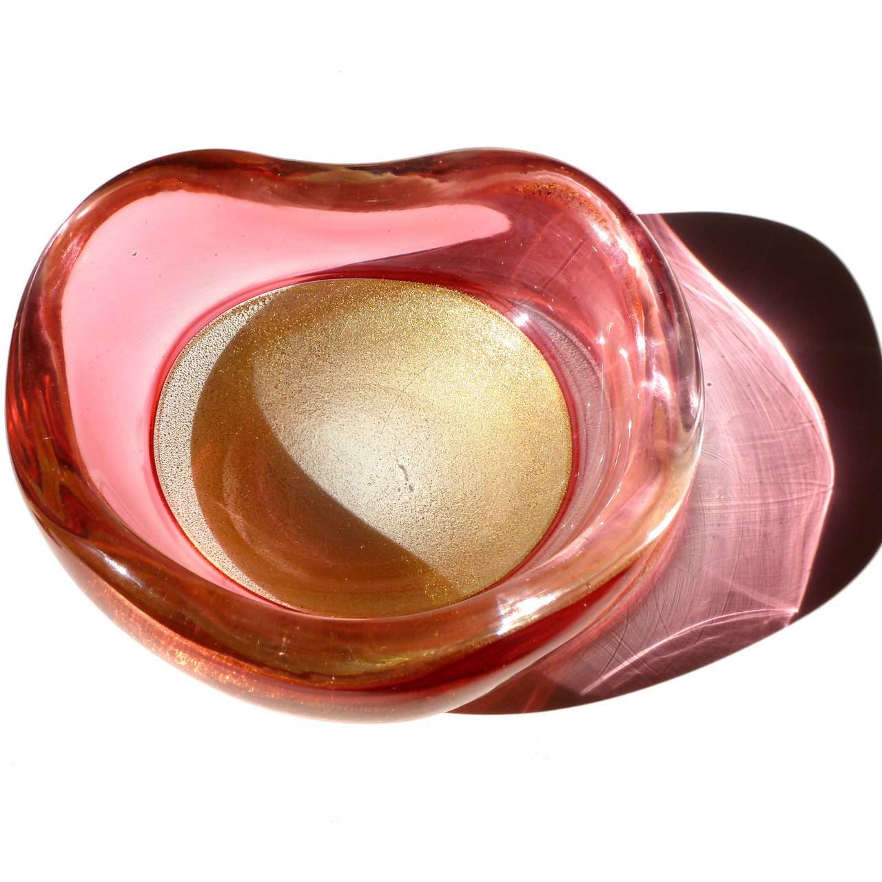 Free shipping worldwide! See details below description.

Gorgeous Murano handblown gold flecks and pink rim art glass decorative bowl. Documented to designer Archimede Seguso, circa 1950s, in the 