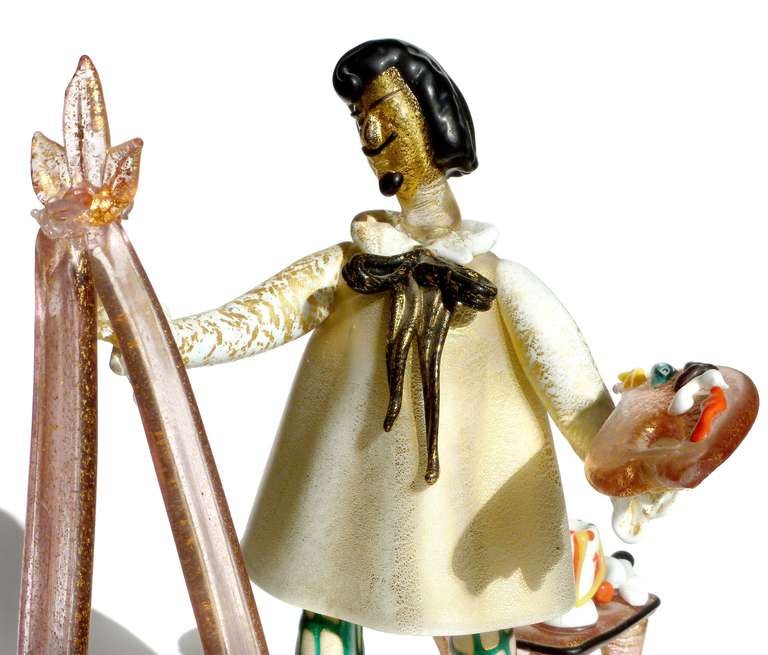 Large and rare Murano hand blown Italian art glass sculpture of an Artist Painter  practicing with easel and paint palette. Attributed to Ercole Barovier for Barovier e Toso, circa 1950s. The man is wearing a painters smock with black bow and green