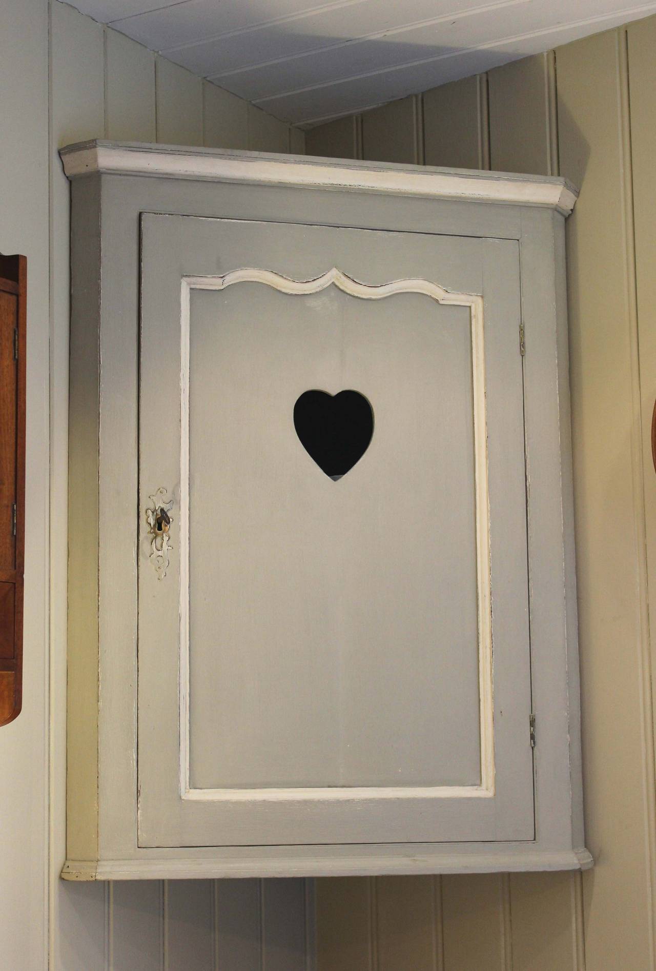 Victorian painted corner wall cabinet having a carved heart detail to the front with three fixed internal shelves