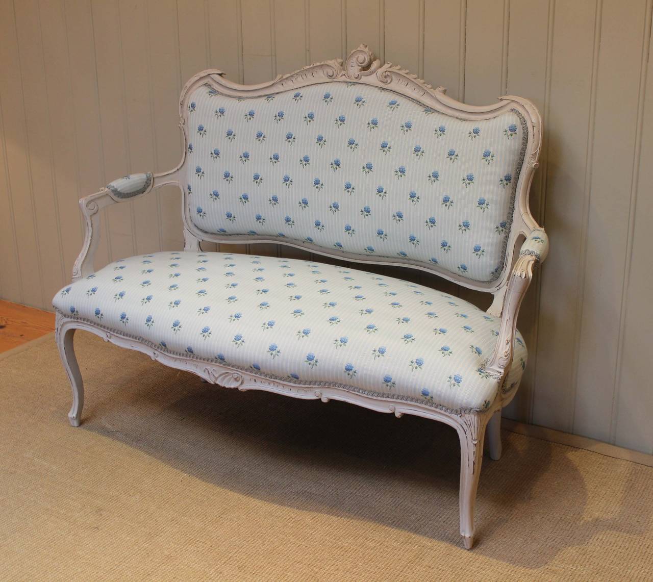 French Painted Settee In Good Condition In Buckinghamshire, GB