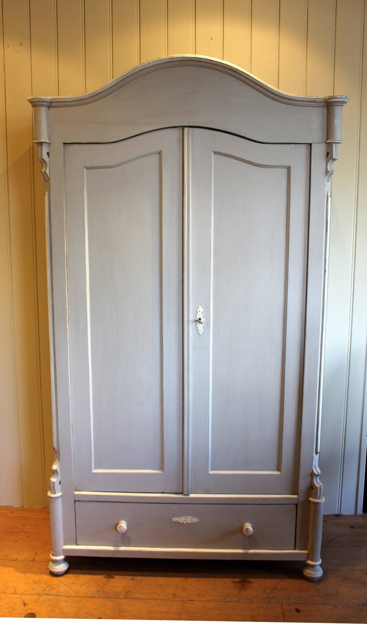 Late 19th Century Continerntal Painted Wardrobe In Good Condition In Buckinghamshire, GB