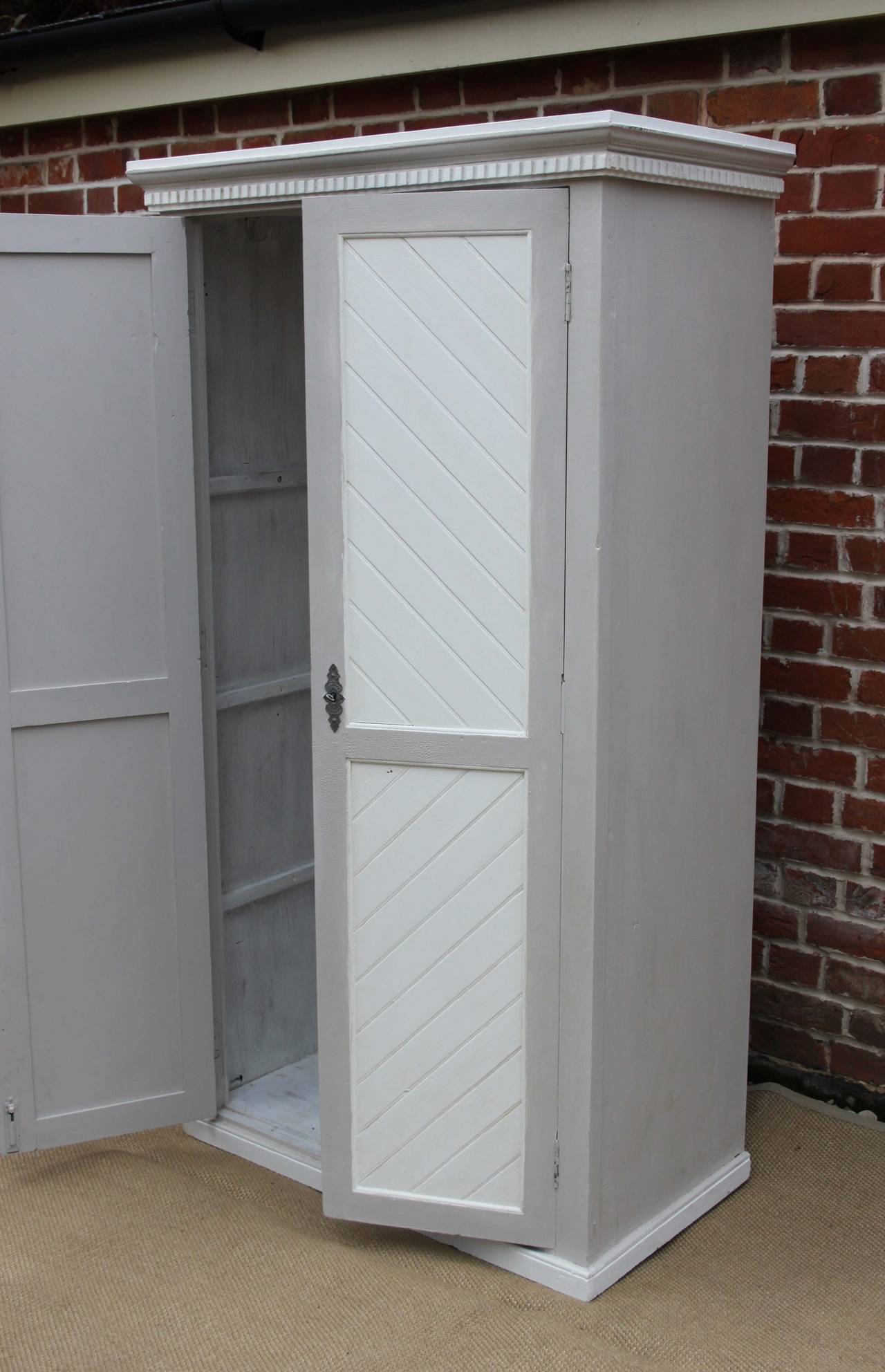 Painted Two-Door Wardrobe In Good Condition For Sale In Buckinghamshire, GB