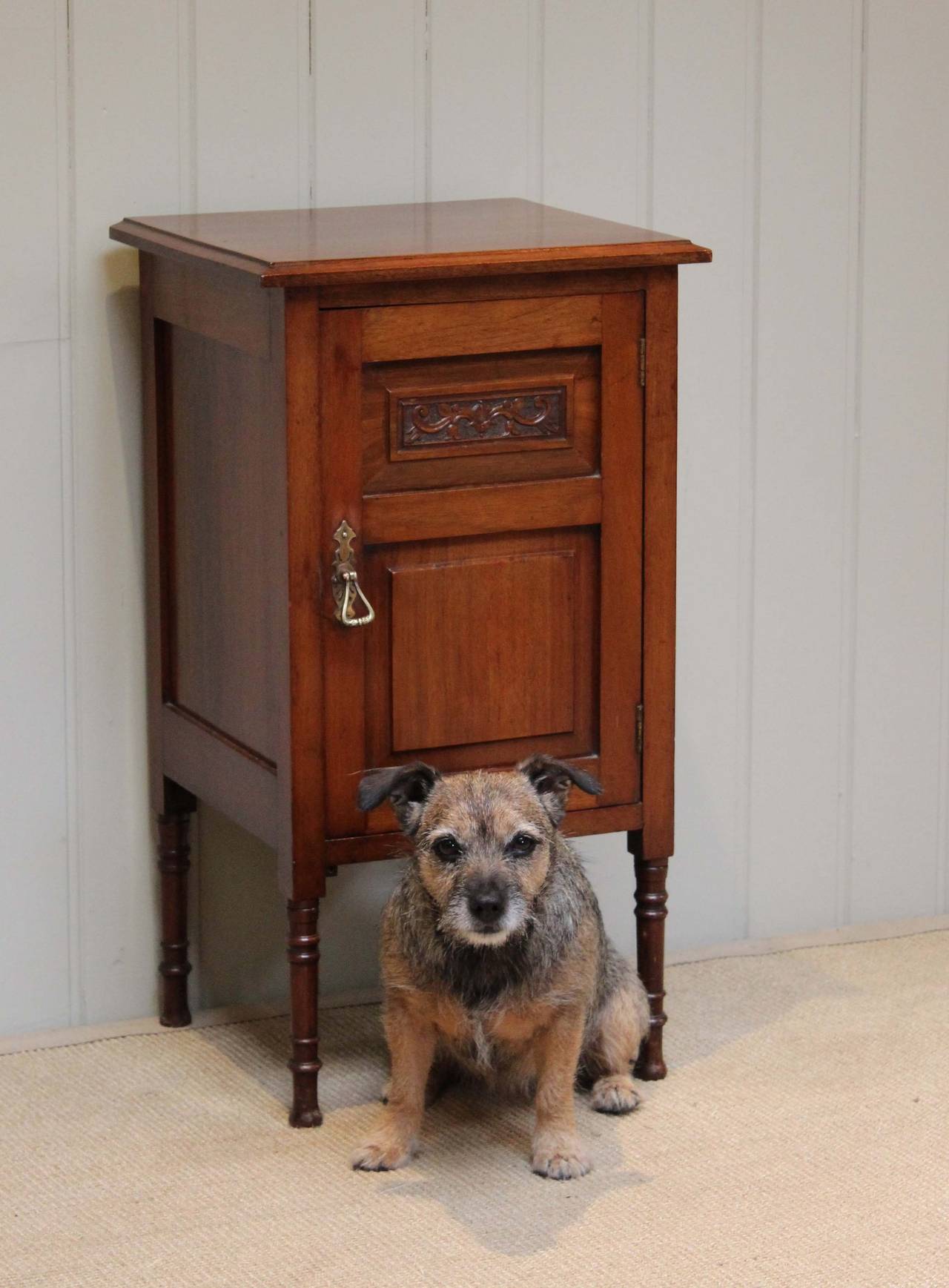 Walnut Bedside Cabinet In Good Condition For Sale In Buckinghamshire, GB