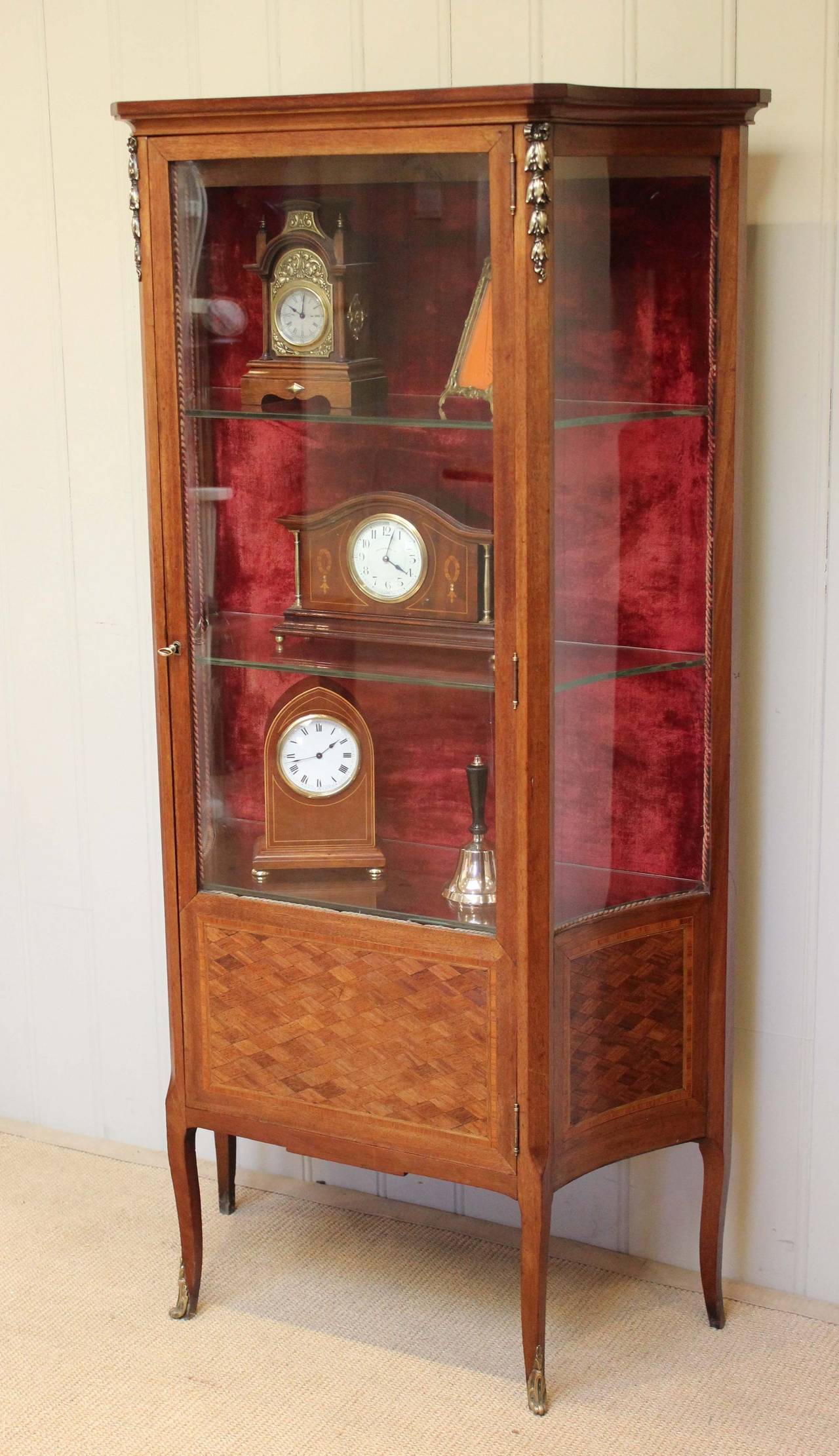 Early 20th Century French Mahogany Display Cabinet In Good Condition For Sale In Buckinghamshire, GB