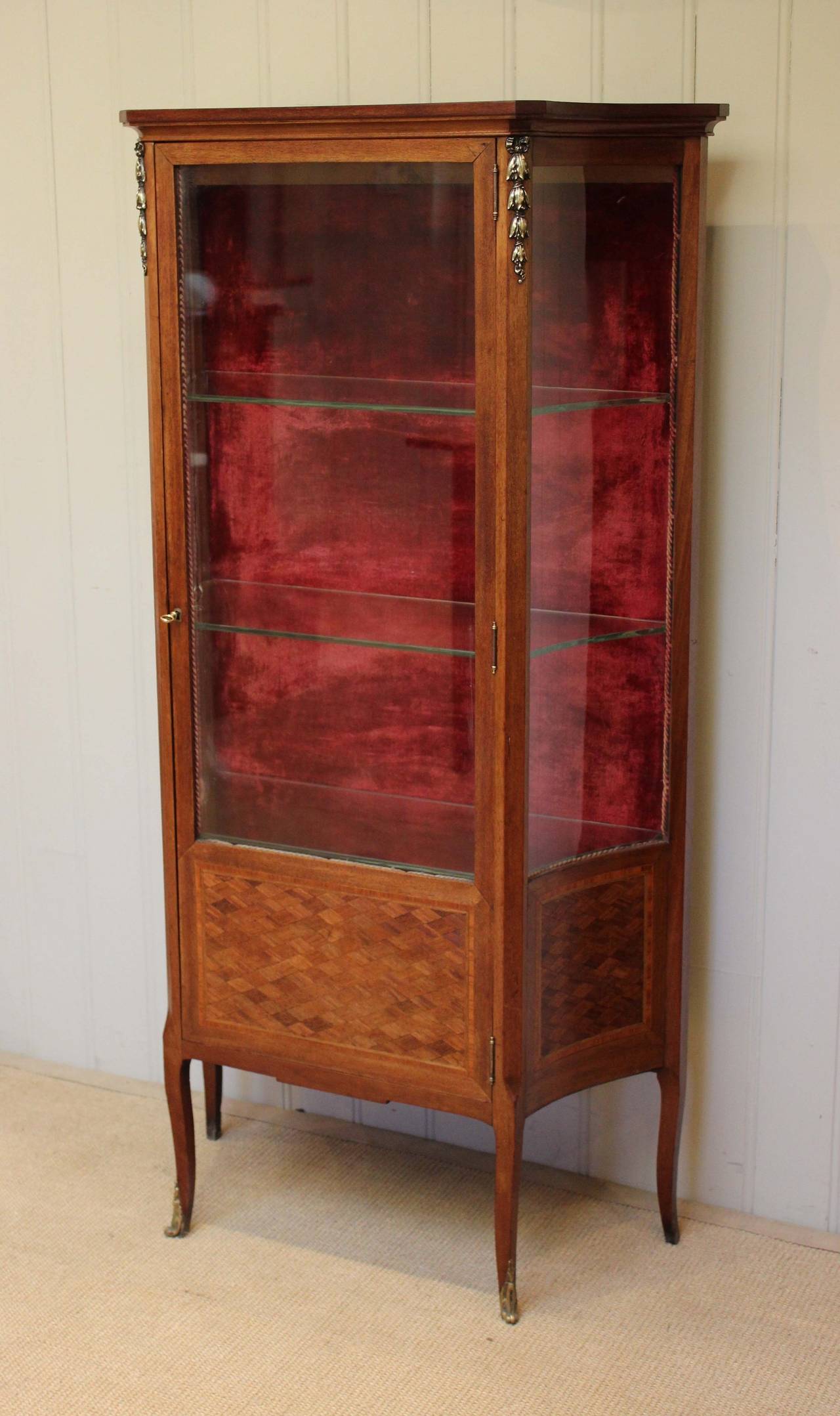 Early 20th Century French Mahogany Display Cabinet For Sale 1