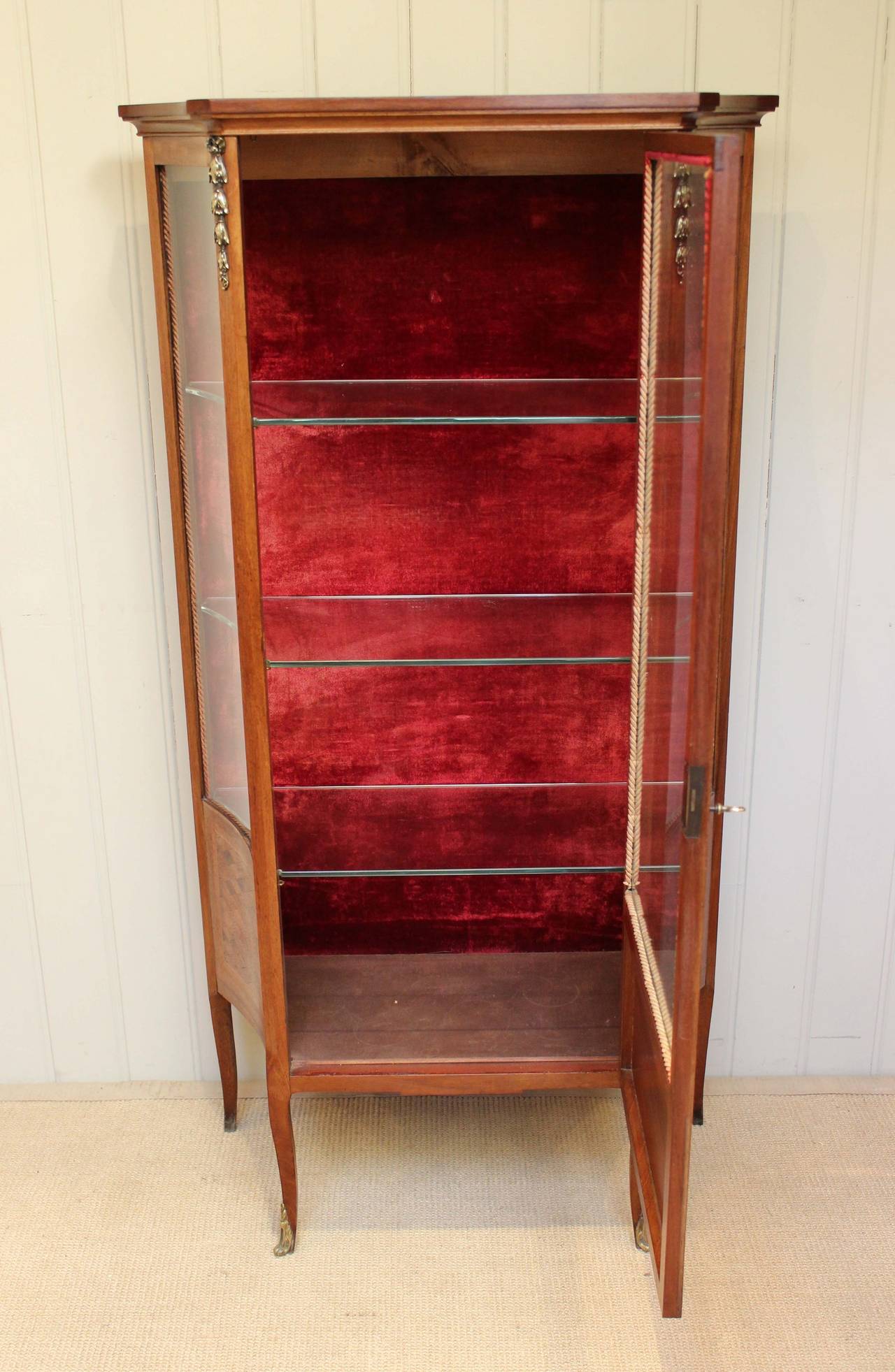 Early 20th Century French Mahogany Display Cabinet For Sale 2