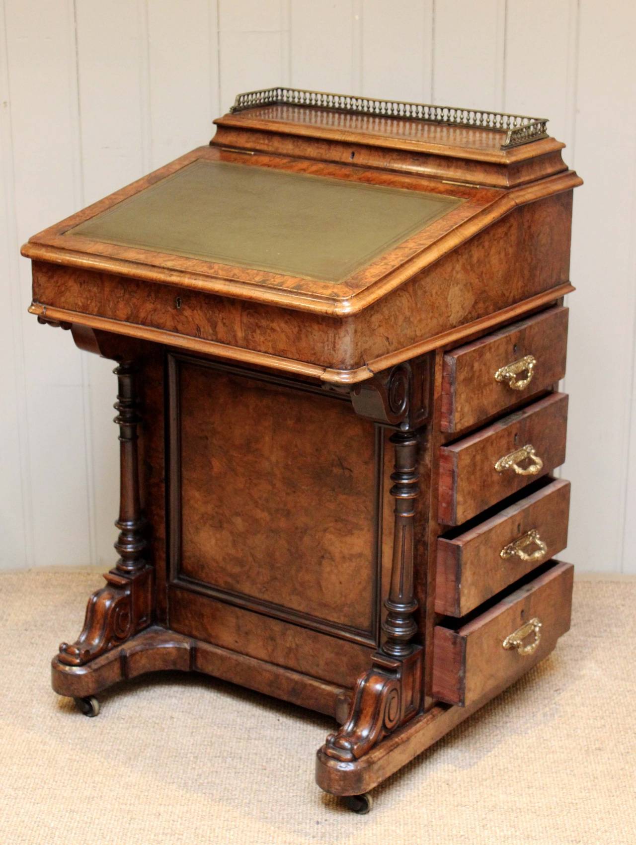 Victorian Burr Walnut Davenport Desk In Good Condition In Buckinghamshire, GB