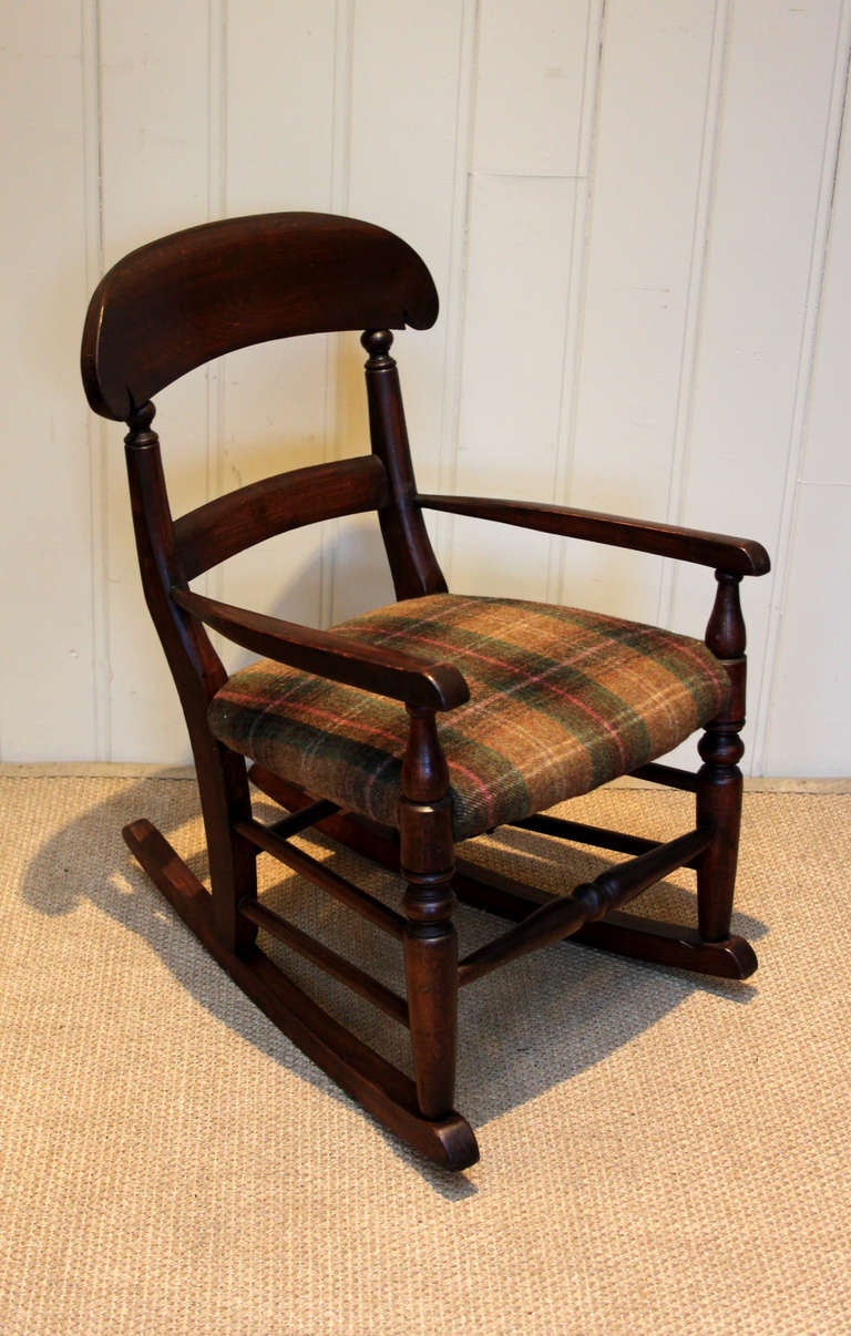 Mid 19th Century Childs Rocking Chair  In Excellent Condition In Buckinghamshire, GB