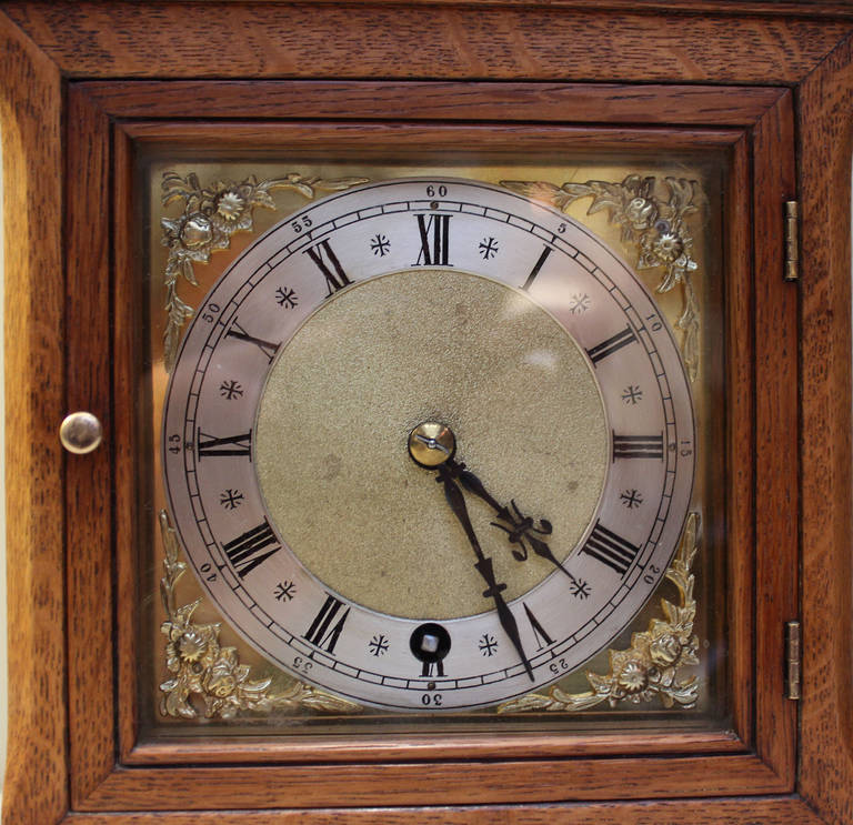 Small Oak Mantel Clock In Good Condition In Buckinghamshire, GB