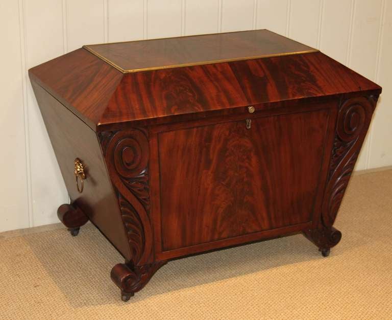 William IV Mahogany Cellarette In Excellent Condition For Sale In Buckinghamshire, GB
