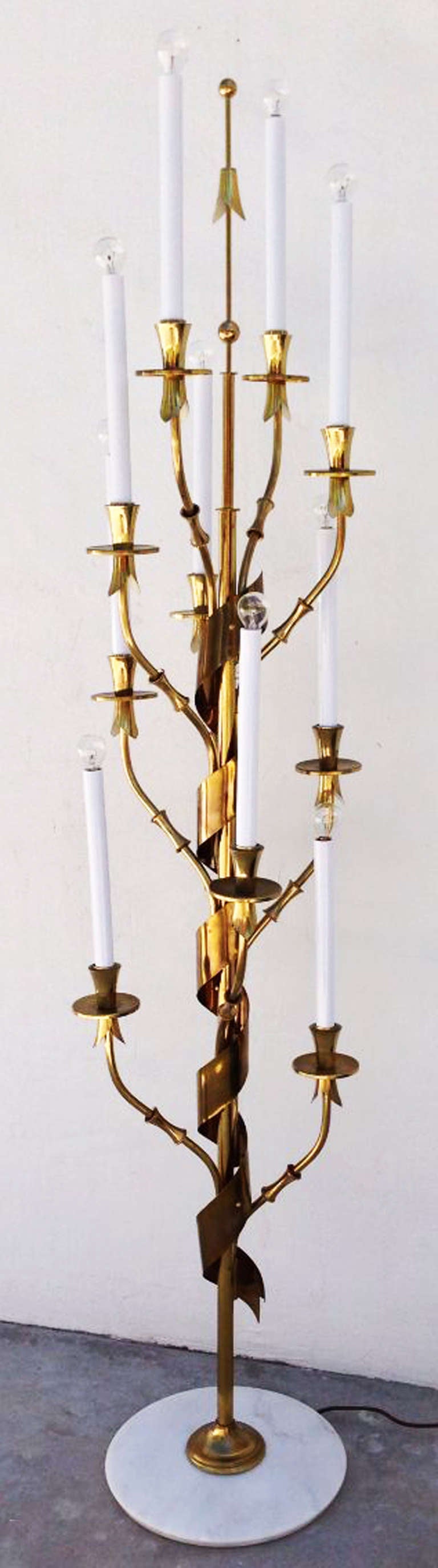 A fine and rare vintage Stilnovo standing brass candelabra floor lamp. Authentic signed item. A polished white Carrara marble base supports a polished brass 