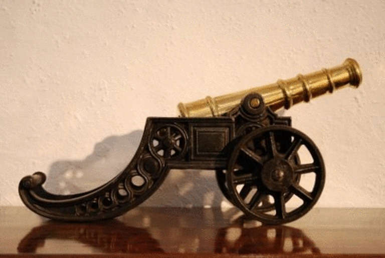 A Pair of Mid-19th Century Model Cannons In Excellent Condition For Sale In London, GB