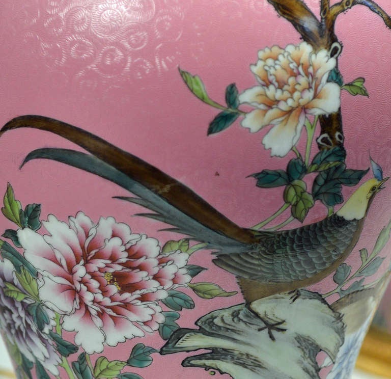 A PAIR OF PINK BACKGROUND FAMILLE ROSE PORCELAIN VASES AS LAMP,FOLWER BLOSSOMS AND BIRDS DECORATIONS,GILT BRONZE BASEs