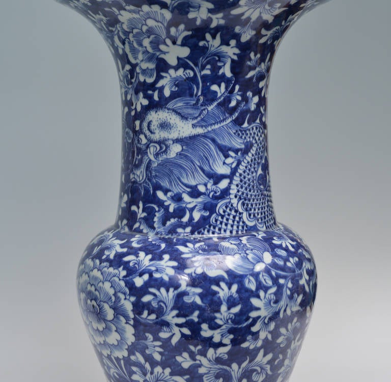 Pair of Blue and White Porcelain Lamps In Good Condition In New York, NY