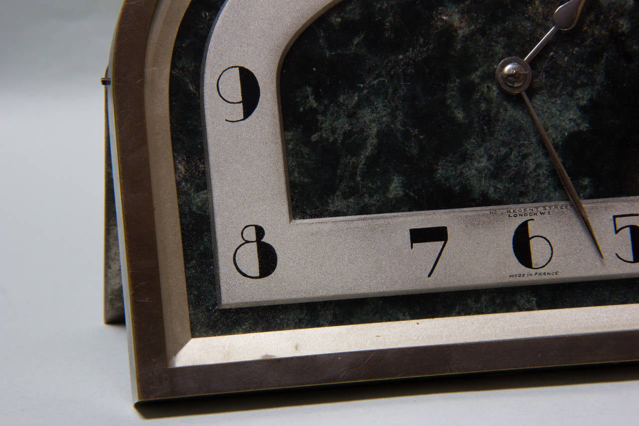 Art Deco strut clock. In Good Condition For Sale In Kent, GB