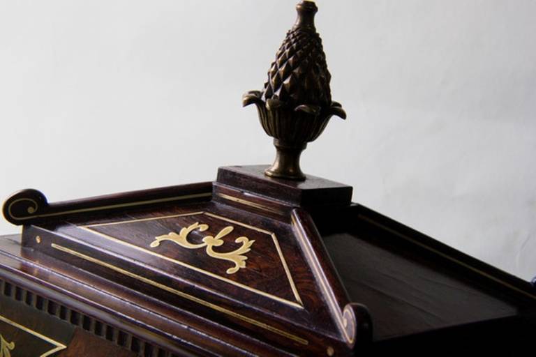 Rosewood Bracket Clock Signed Thwaites & Reed In Good Condition For Sale In Kent, GB