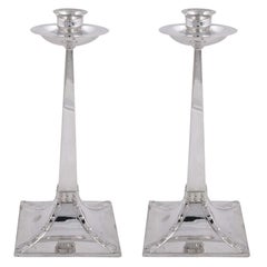 Pareja de candelabros de plata de ley