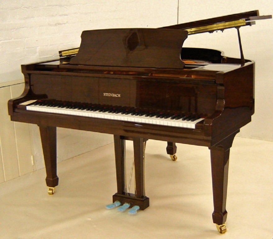 Bentley Baby Grand Piano in Walnut, New In Good Condition In London, GB