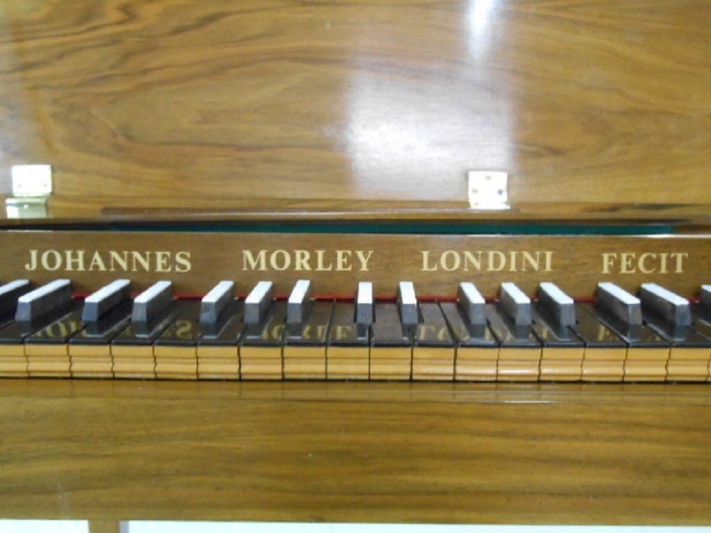John Morley Four-Octave Clavichord, Walnut, circa 1964 In Good Condition For Sale In London, GB