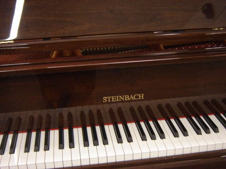 Steinbach Baby Grand Piano 148cm Walnut  In Excellent Condition In London, GB