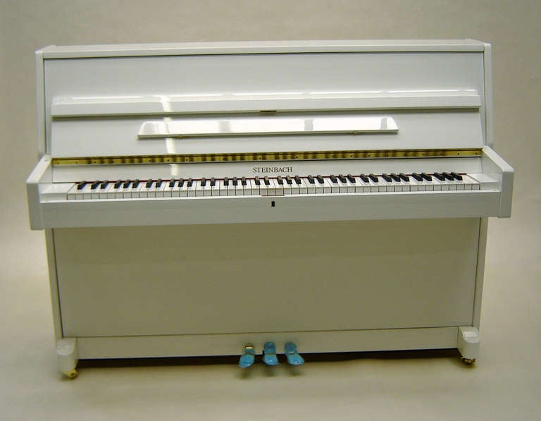 Steinbach 108cm Modern Upright Piano White NEW In Excellent Condition In London, GB