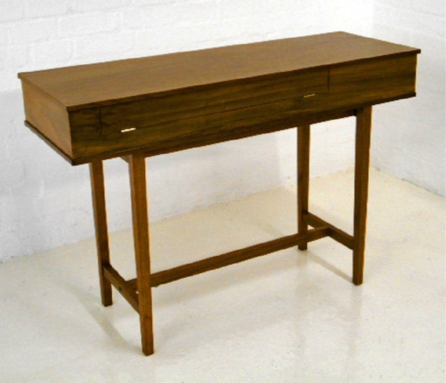 John Morley Clavichord in walnut on a trestle stand 
4 octaves C to D 
No.1002 c1965 

Made in London, England 

If you are interested in baroque and early music or just want a very quiet but responsive keyboard instrument but are not sure
