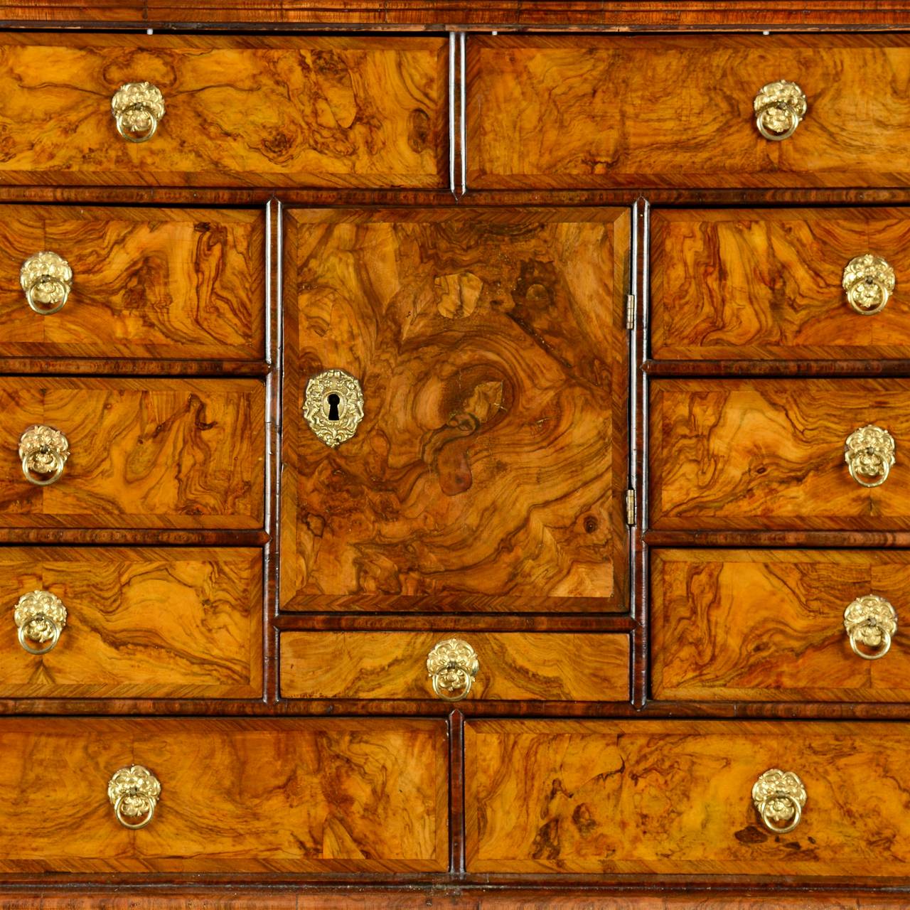 William & Mary Burr Walnut Cabinet on Chest In Excellent Condition For Sale In Knutsford, GB