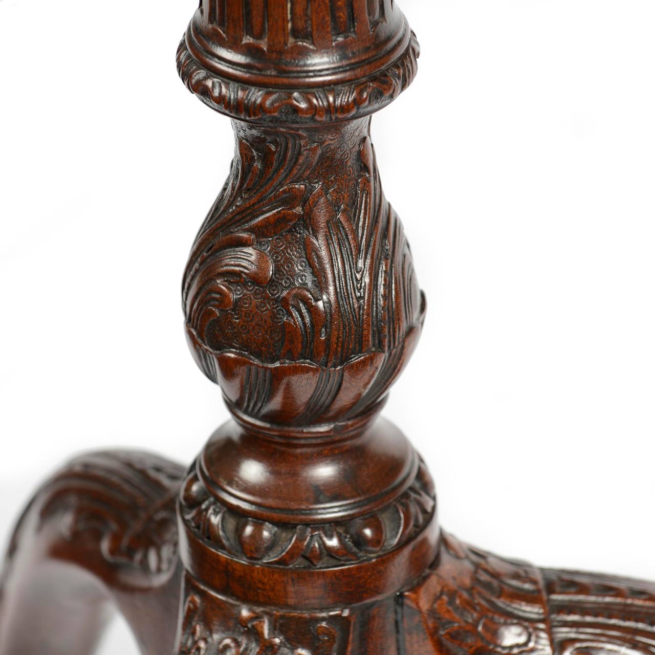 George II carved mahogany tripod table In Excellent Condition In Knutsford, GB