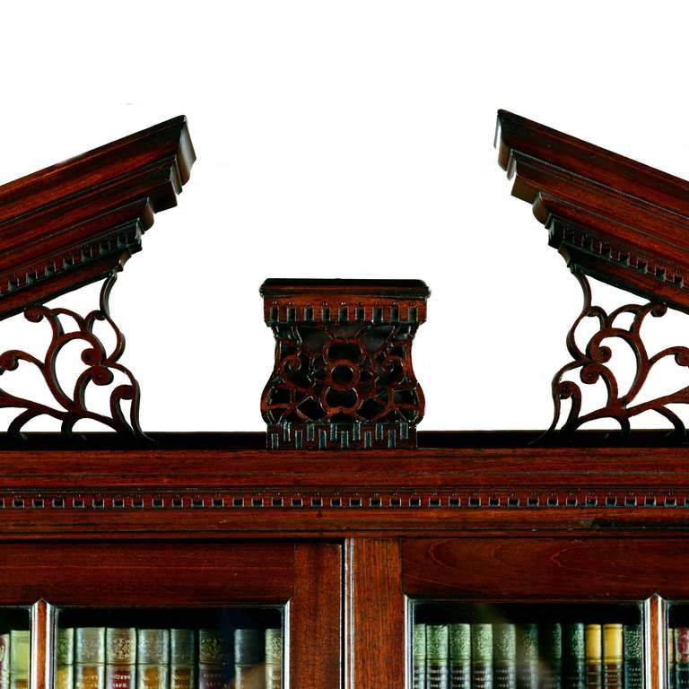 George III Chippendale period mahogany breakfront bookcase In Excellent Condition In Knutsford, GB