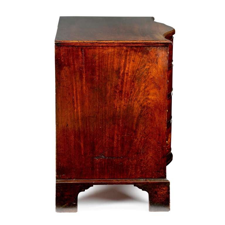 English George III Cuban Mahogany Compact Serpentine Commode For Sale