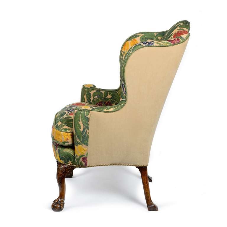 George II Walnut Wing Back Armchair In Excellent Condition In Knutsford, GB