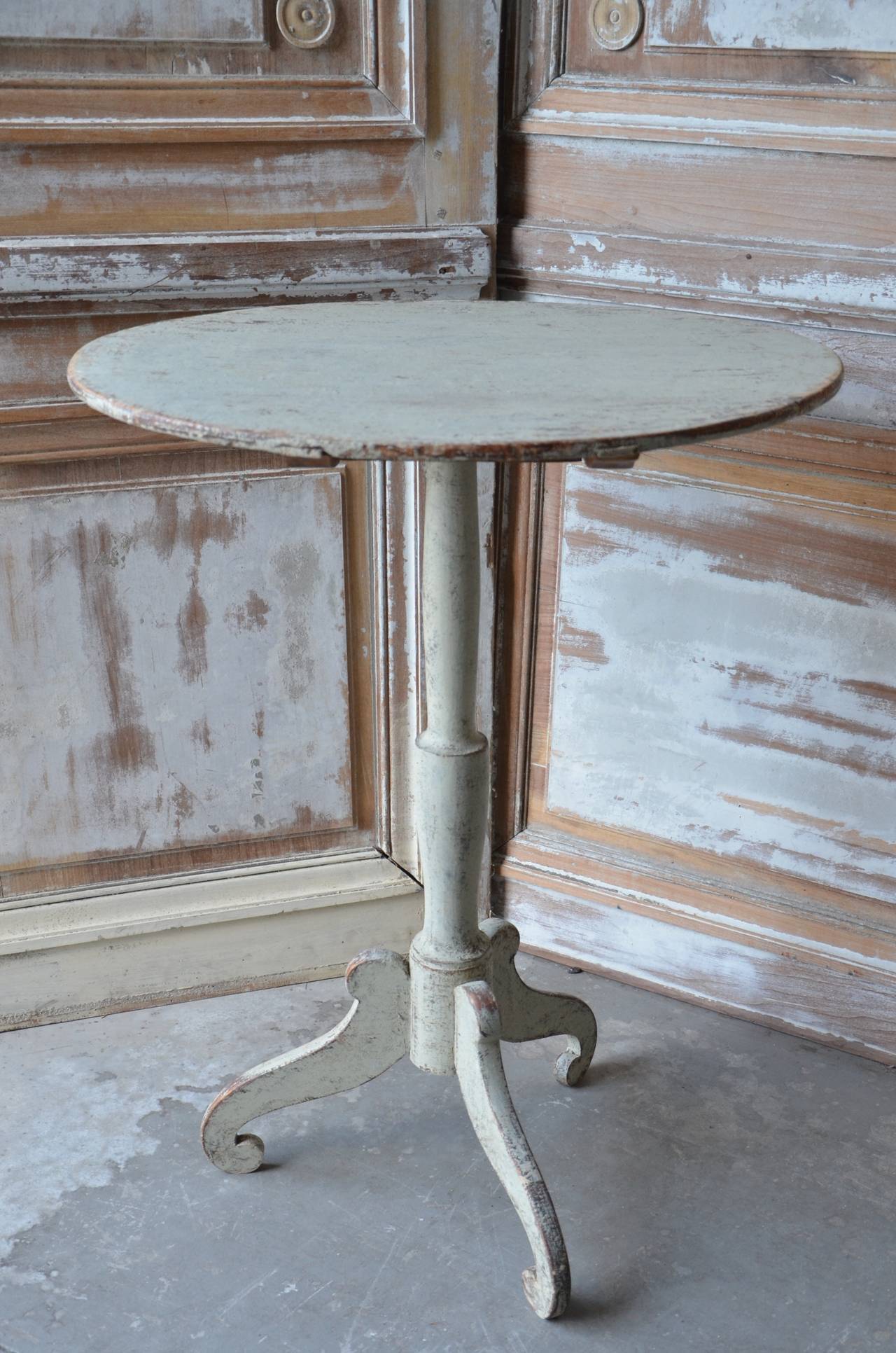 A round tilt top pedestal table, Sweden Gustavian period, circa 1830 with turned base supported by beautifully carved legs. Scrape back to traces of its original color.
Rich farm in Värmland, Sweden circa 1810
