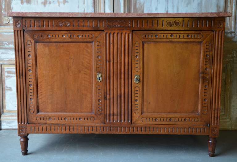 18th century French Period Louis XVI Buffet de Chasse, "The Hunting Buffet", circa 1780  Burgundy region of France, was used to precent a goods after hunting.
In solid, carved walnut with marble top above paneled doors with reeded center