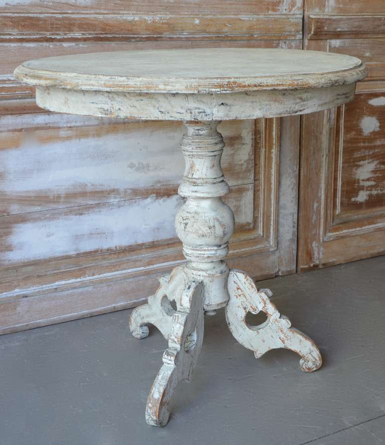 19th century Painted Small Oval Pedestal Table