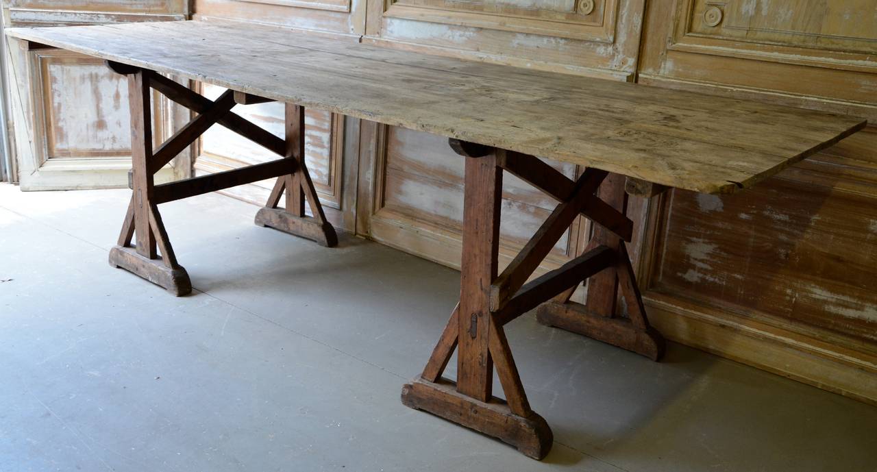 !9th century long work table used for harvesting time in France.
Movable top made with three wide oak blanks on pine legs.
Lot of patina with memories to tell.