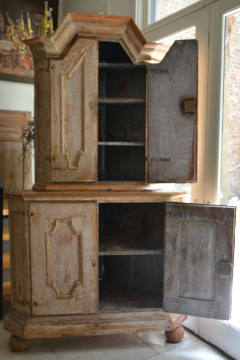 18th Century Swedish Late Baroque Corner Cabinet In Good Condition In Charleston, SC
