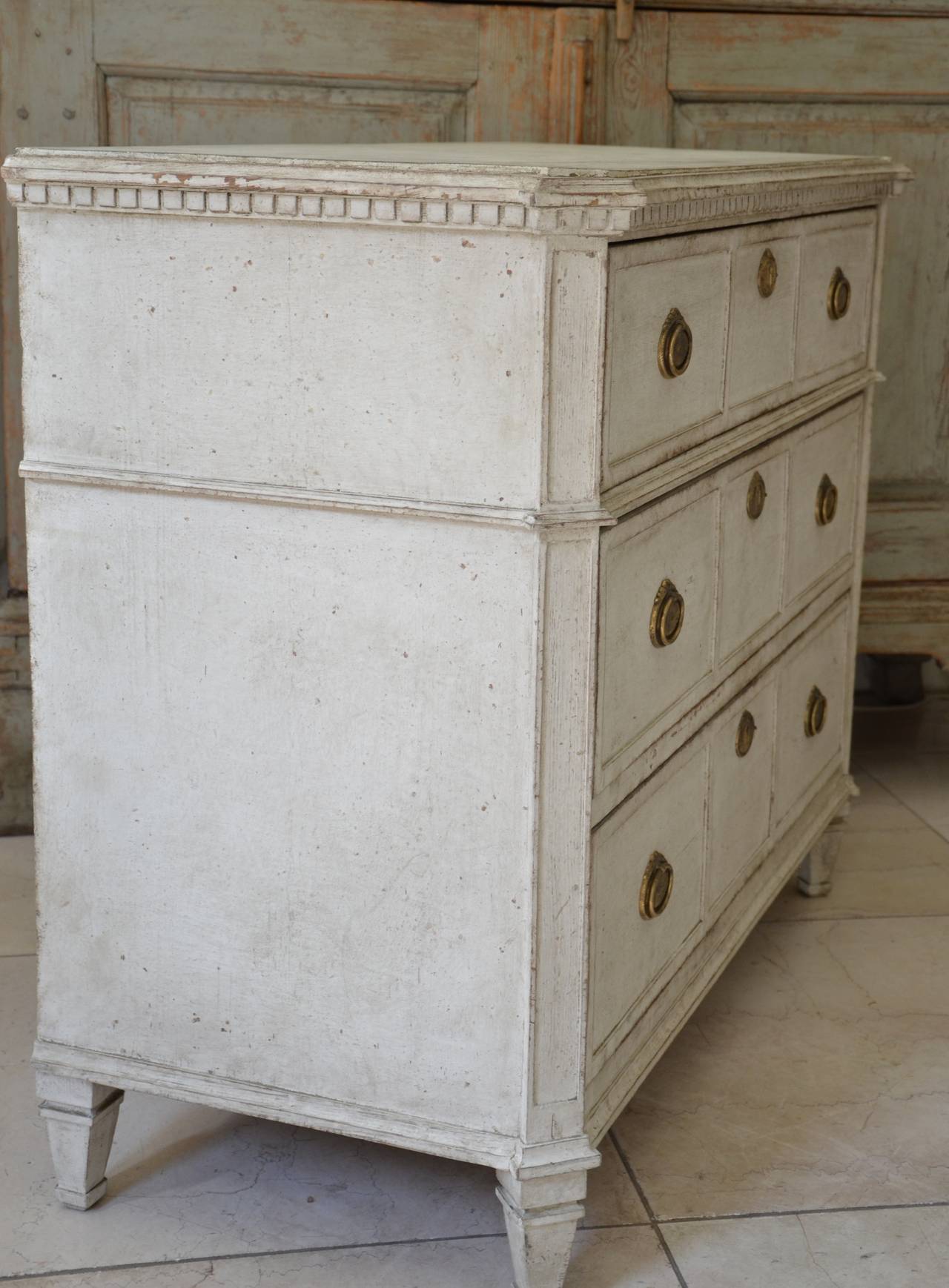 Swedish chest of three drawers with raised panel drawer fronts, canted corners and dentil moldings under the shaped top,
Sweden, circa 1850.