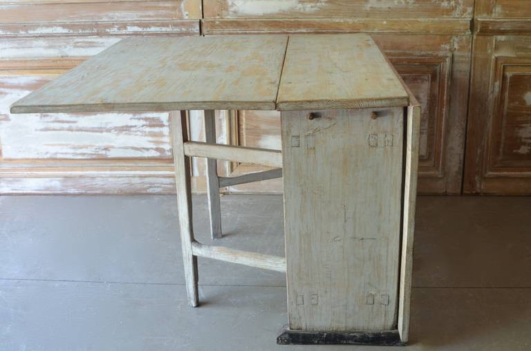 A early 19th century Swedish gate leg table 