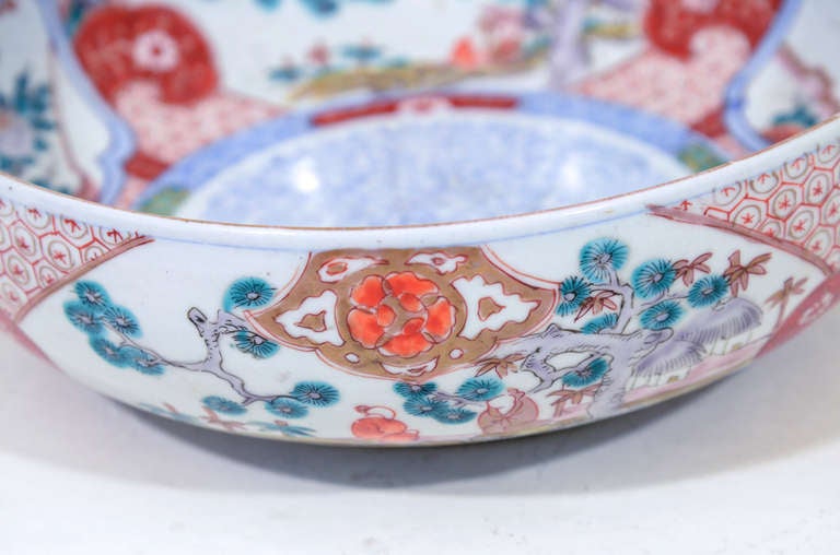 Antique Japanese Hand Painted Porcelain Imari Bowl In Excellent Condition For Sale In New York, NY