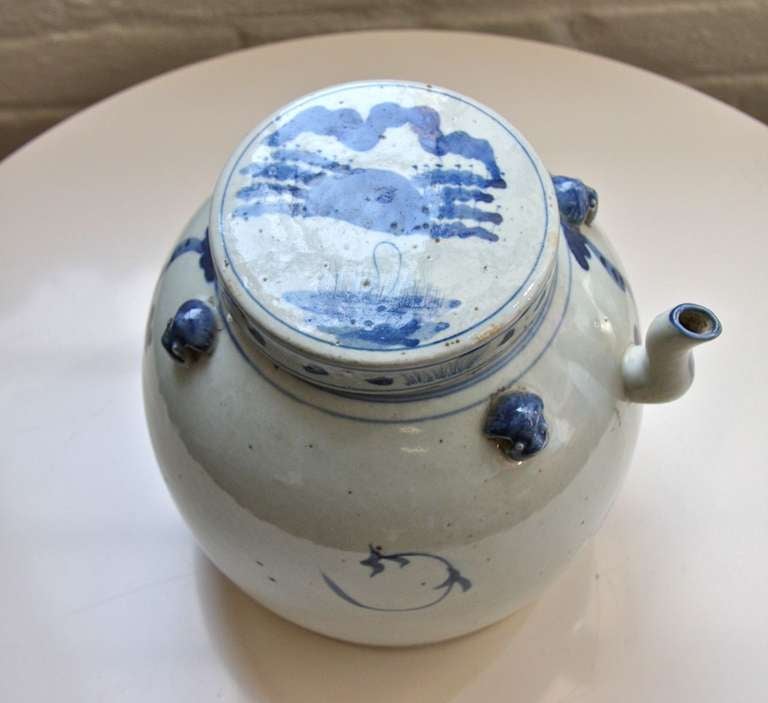 Antique Chinese Blue and White Hand Painted Porcelain Teapot In Excellent Condition For Sale In New York, NY