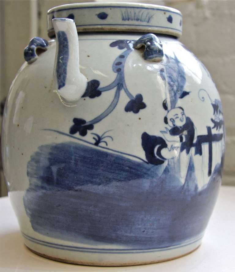 Antique Chinese Blue and White Hand Painted Porcelain Teapot For Sale 1